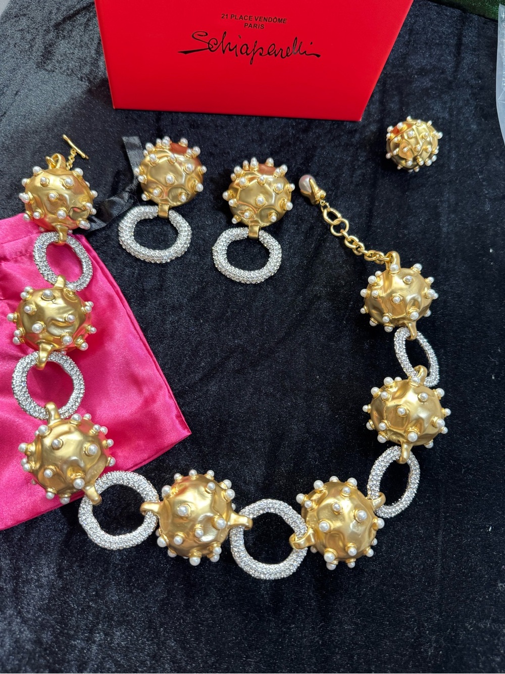 Schiaparelli insp Gold and Pearl Statement Necklace & Earring & Ring Set - Picture 2 of 16